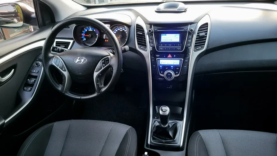HYUNDAI i30 -