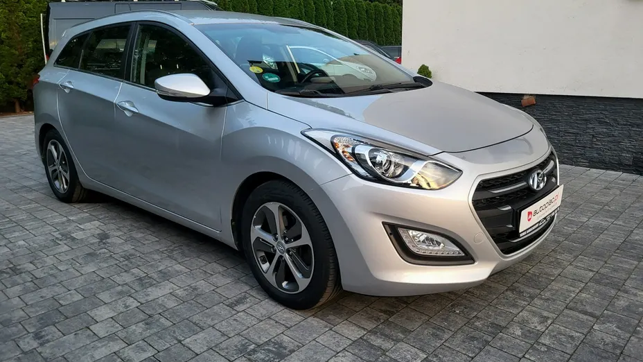 HYUNDAI i30 -