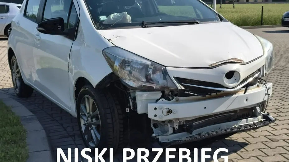 TOYOTA Yaris -