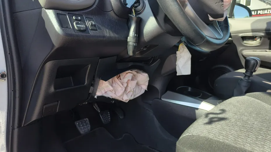 TOYOTA Yaris -