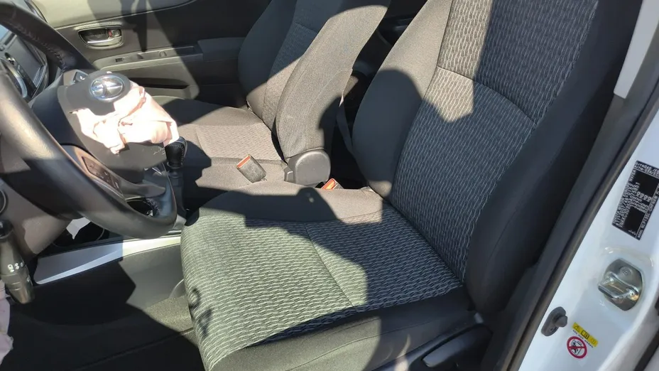 TOYOTA Yaris -