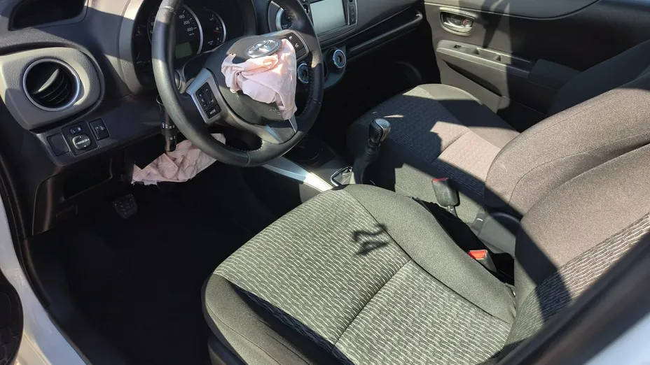 TOYOTA Yaris -