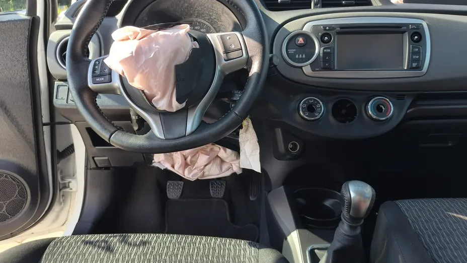 TOYOTA Yaris -