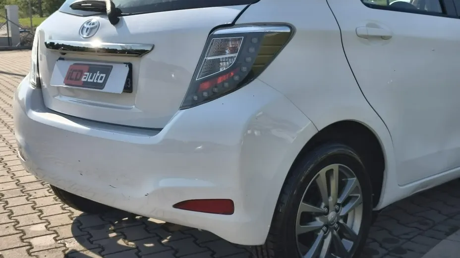 TOYOTA Yaris -