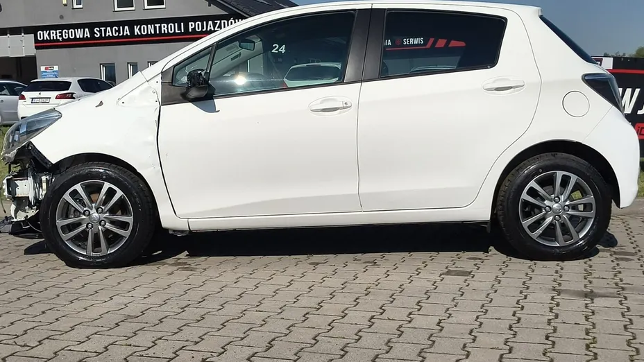 TOYOTA Yaris -