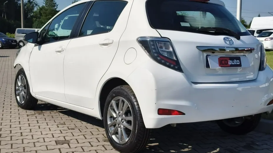 TOYOTA Yaris -