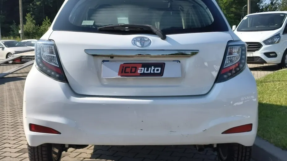 TOYOTA Yaris -