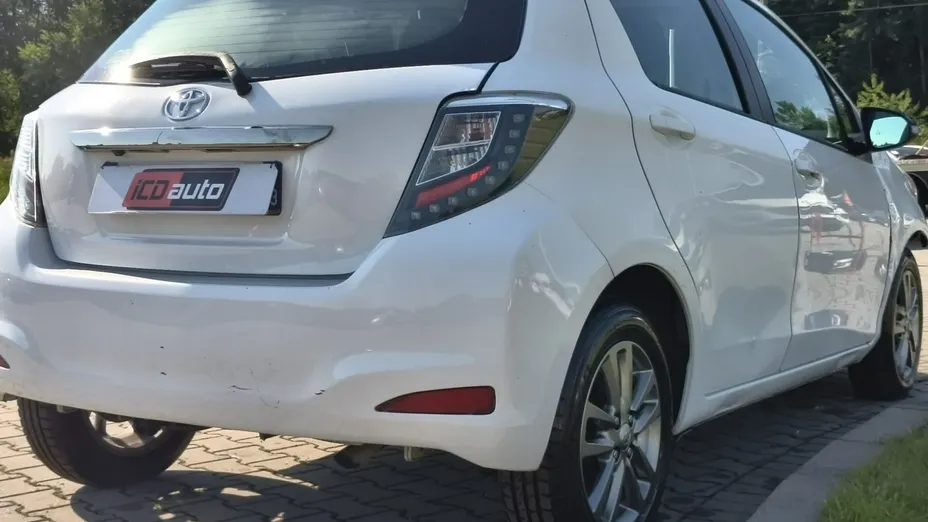 TOYOTA Yaris -