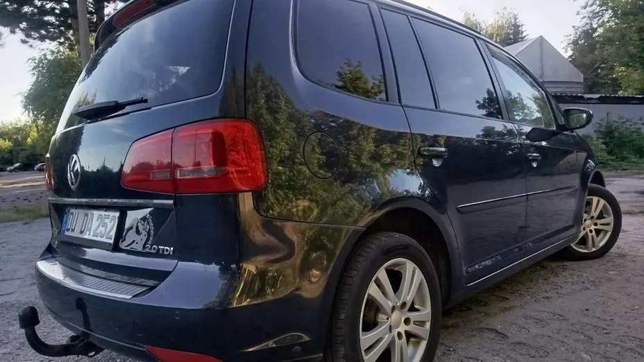 VOLKSWAGEN Touran -