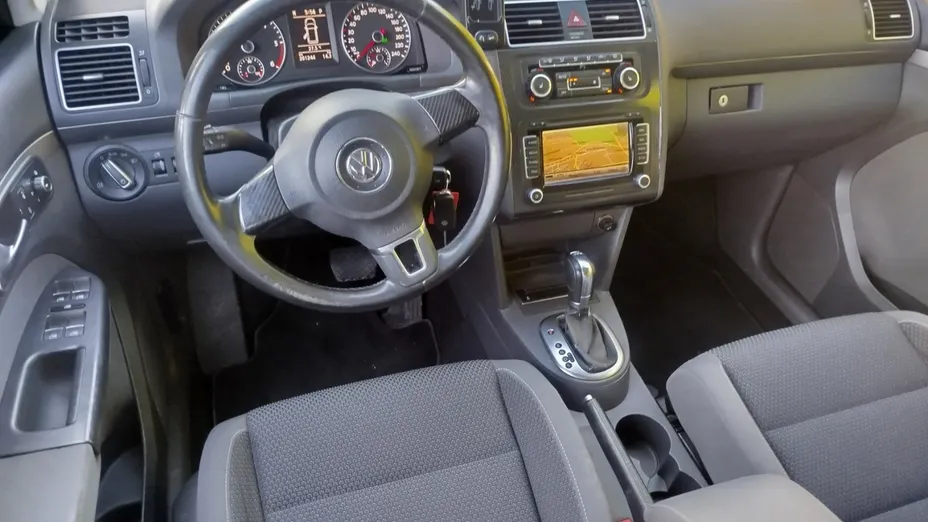 VOLKSWAGEN Touran -
