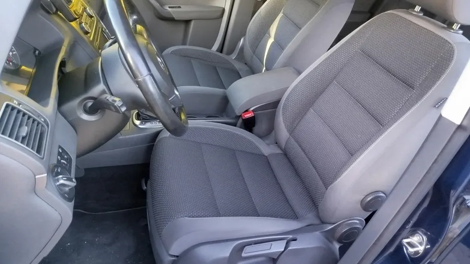 VOLKSWAGEN Touran -