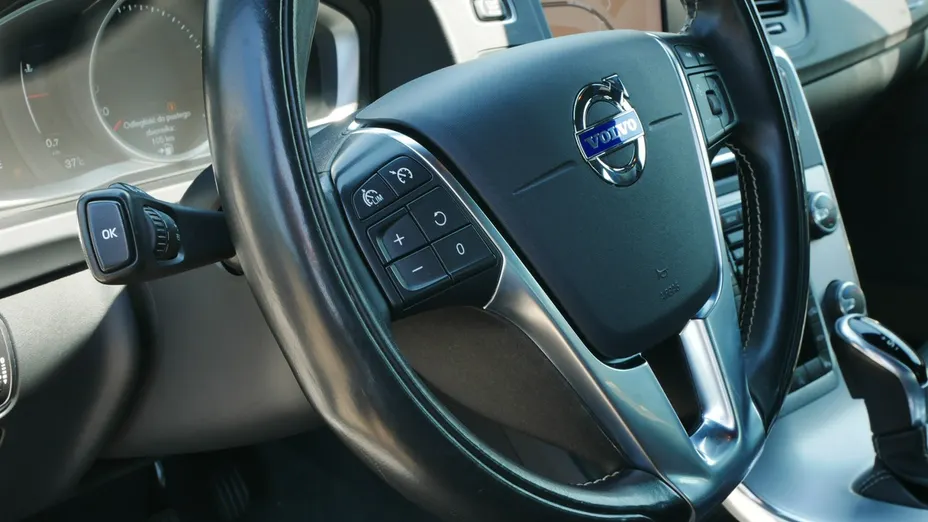 VOLVO S60 -