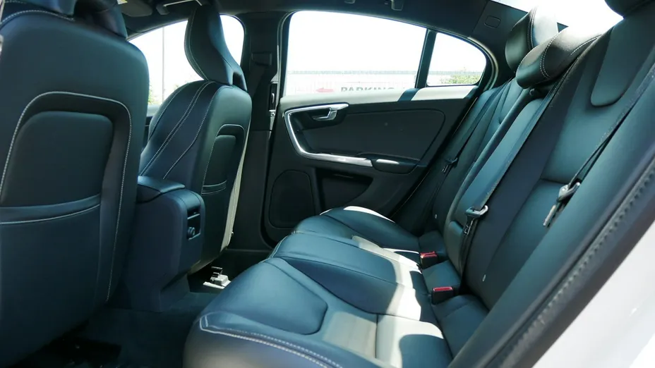 VOLVO S60 -