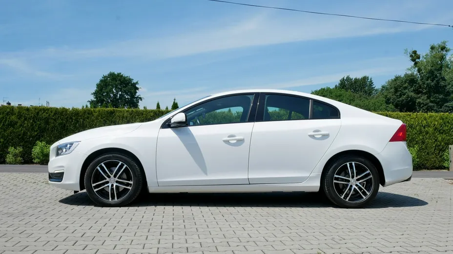 VOLVO S60 -
