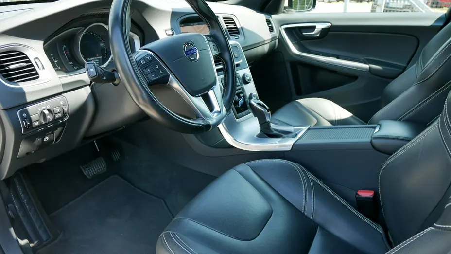 VOLVO S60 -