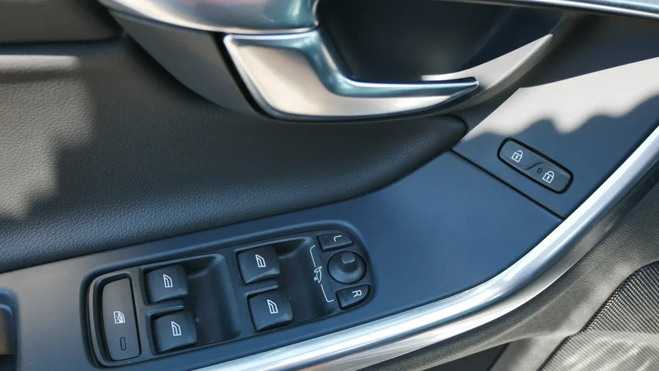 VOLVO S60 -