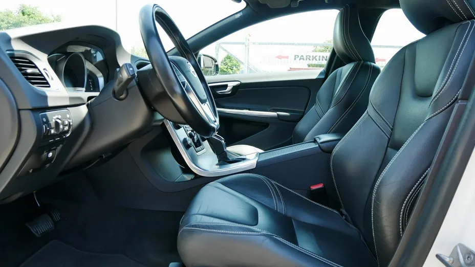 VOLVO S60 -