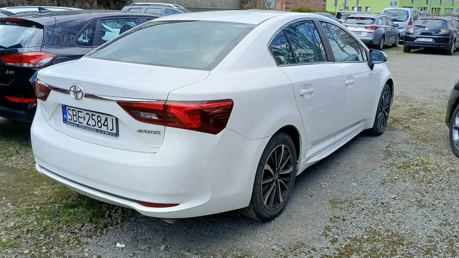 TOYOTA Avensis -