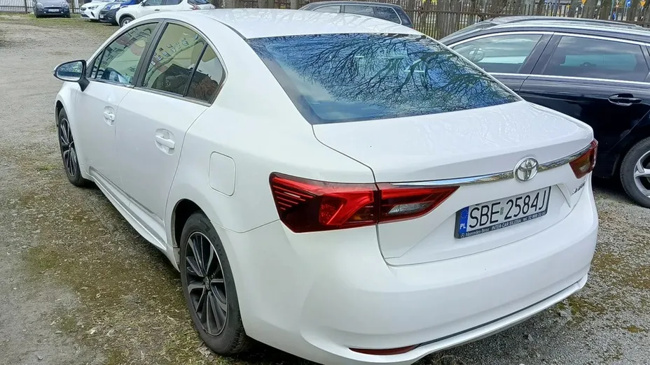 TOYOTA Avensis -