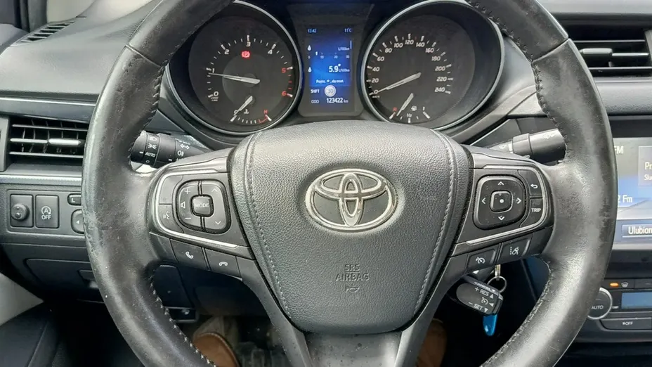 TOYOTA Avensis -
