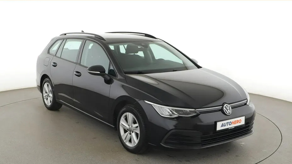 VOLKSWAGEN Golf -
