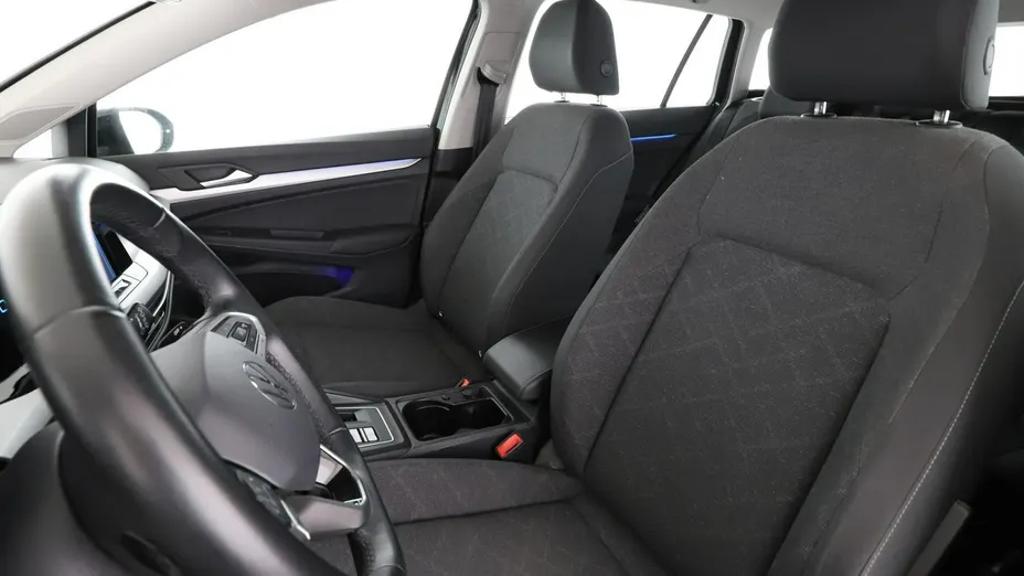 VOLKSWAGEN Golf -