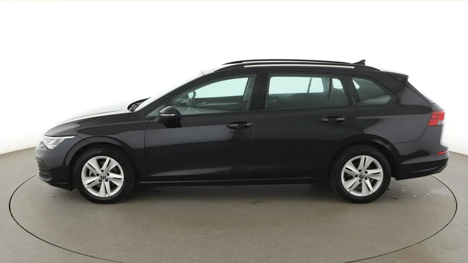VOLKSWAGEN Golf -