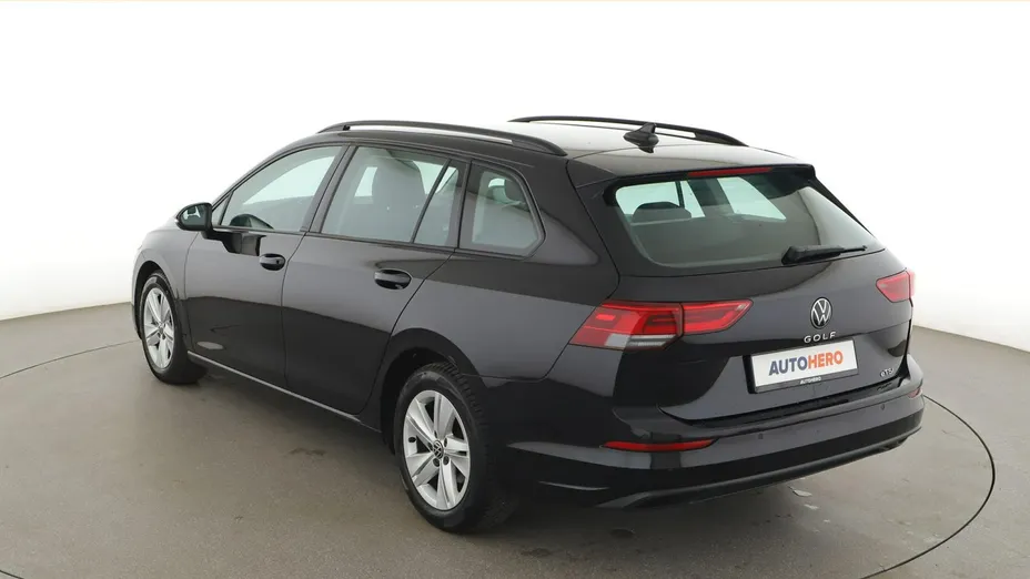 VOLKSWAGEN Golf -