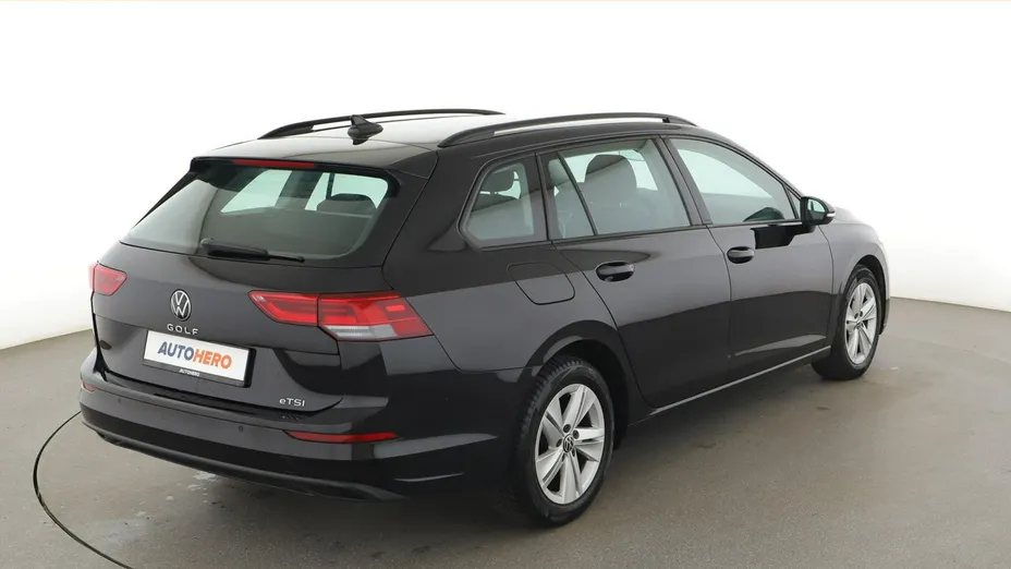 VOLKSWAGEN Golf -