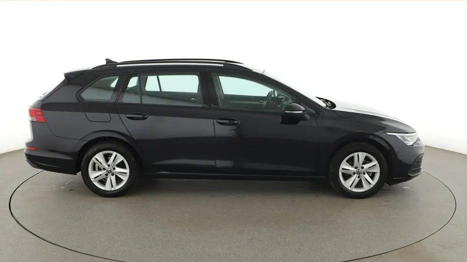 VOLKSWAGEN Golf -