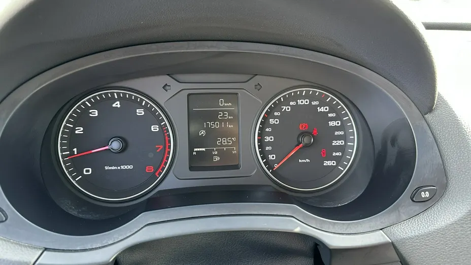 AUDI Q3 -