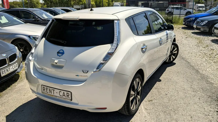 NISSAN Leaf -