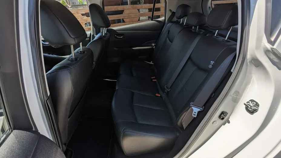 NISSAN Leaf -