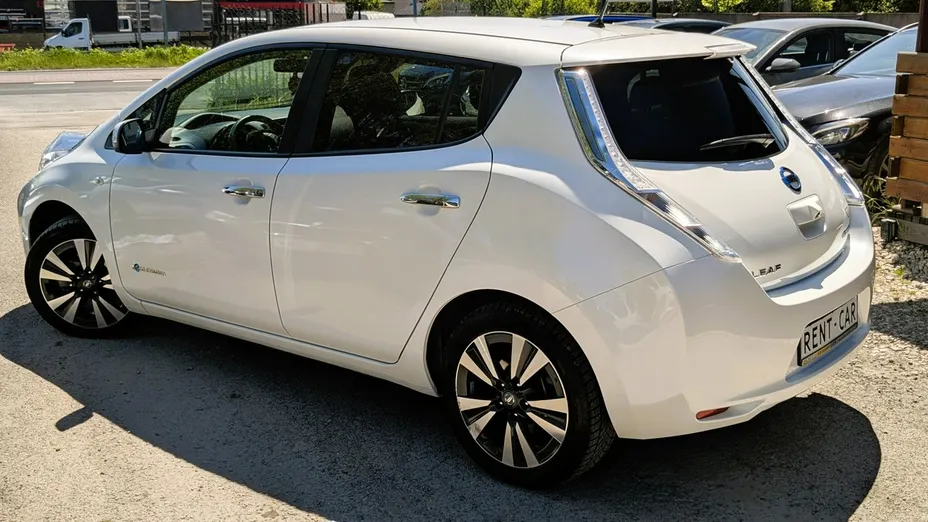 NISSAN Leaf -