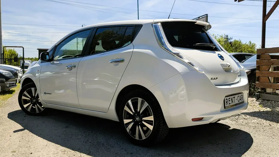 NISSAN Leaf -