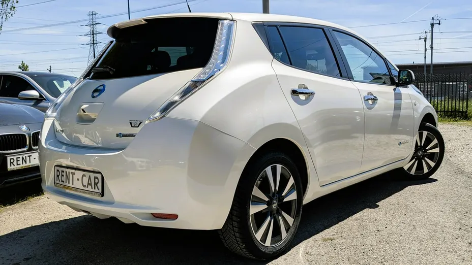 NISSAN Leaf -