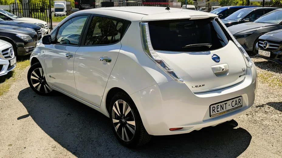 NISSAN Leaf -