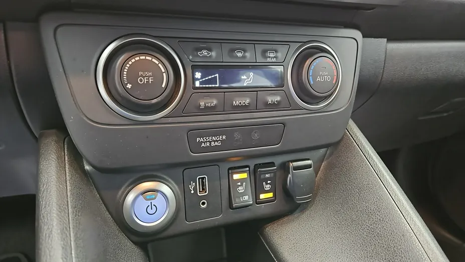 NISSAN Leaf -