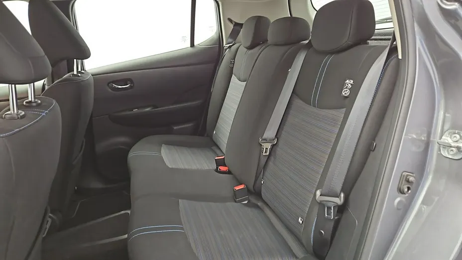 NISSAN Leaf -
