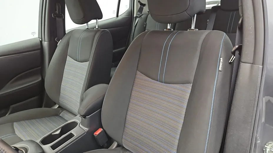 NISSAN Leaf -