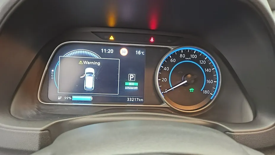 NISSAN Leaf -