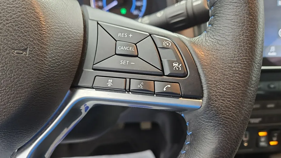 NISSAN Leaf -