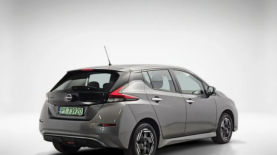 NISSAN Leaf -