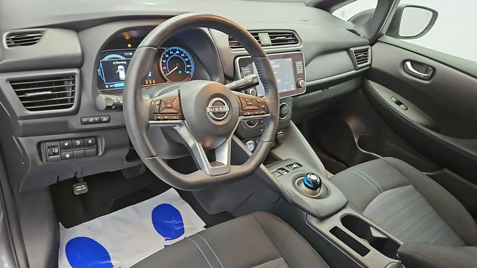 NISSAN Leaf -