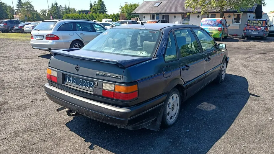 VOLKSWAGEN Passat -