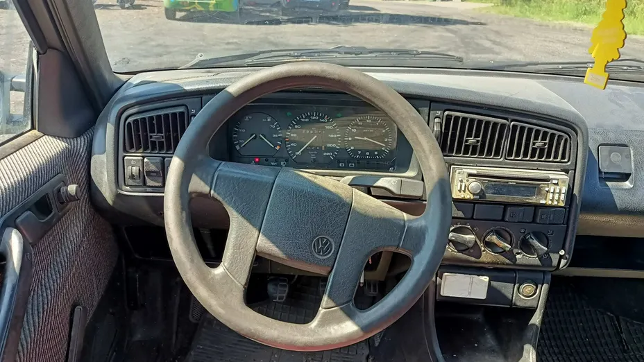 VOLKSWAGEN Passat -