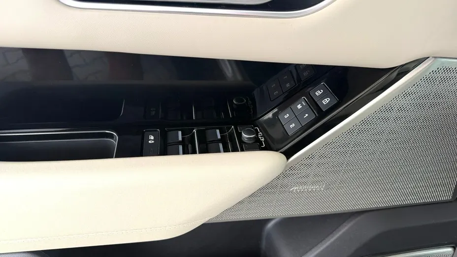 LAND ROVER Range Rover Velar -
