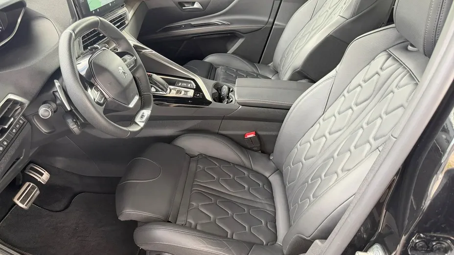 PEUGEOT 5008 -