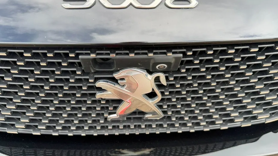 PEUGEOT 5008 -