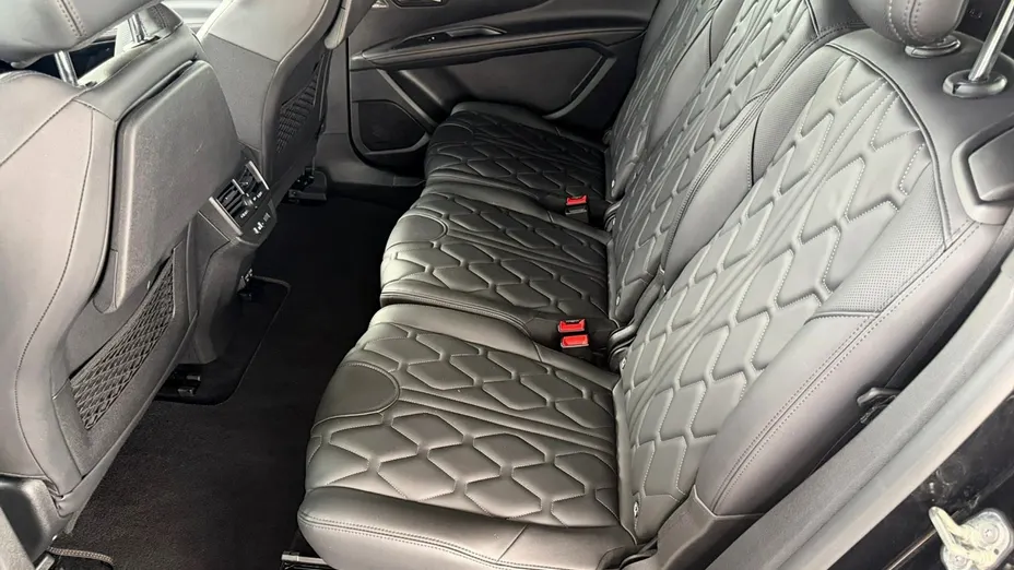 PEUGEOT 5008 -